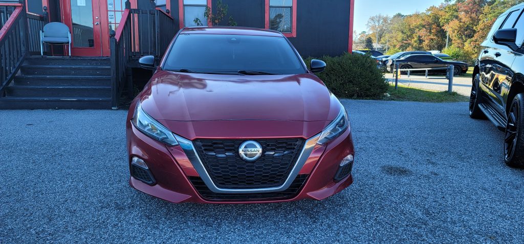 Nissan Altima (Red)