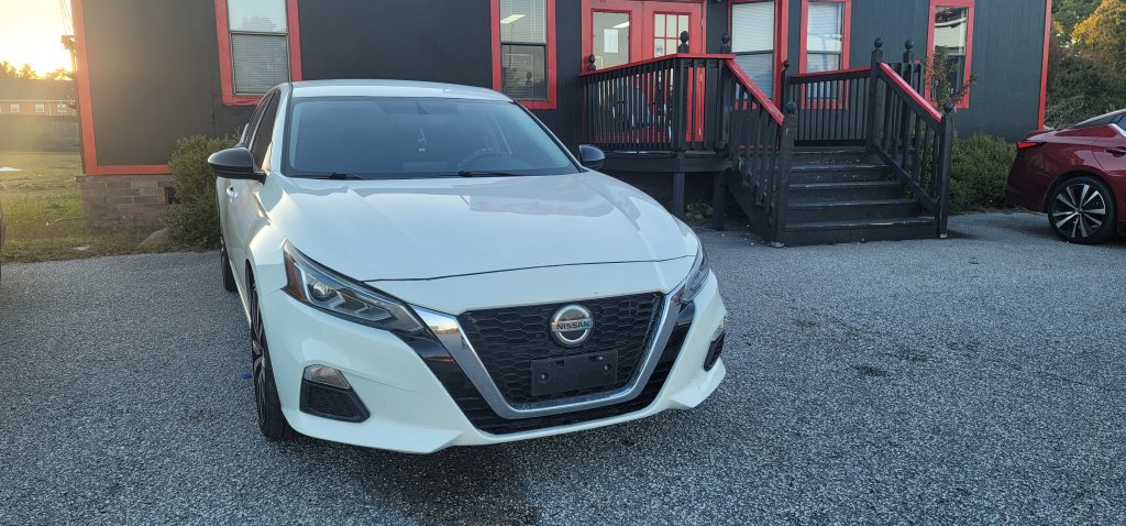 Nissan Altima (White)